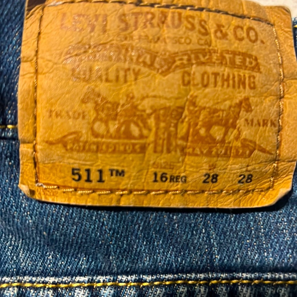 Boys/Men Levi's 28x28 --511